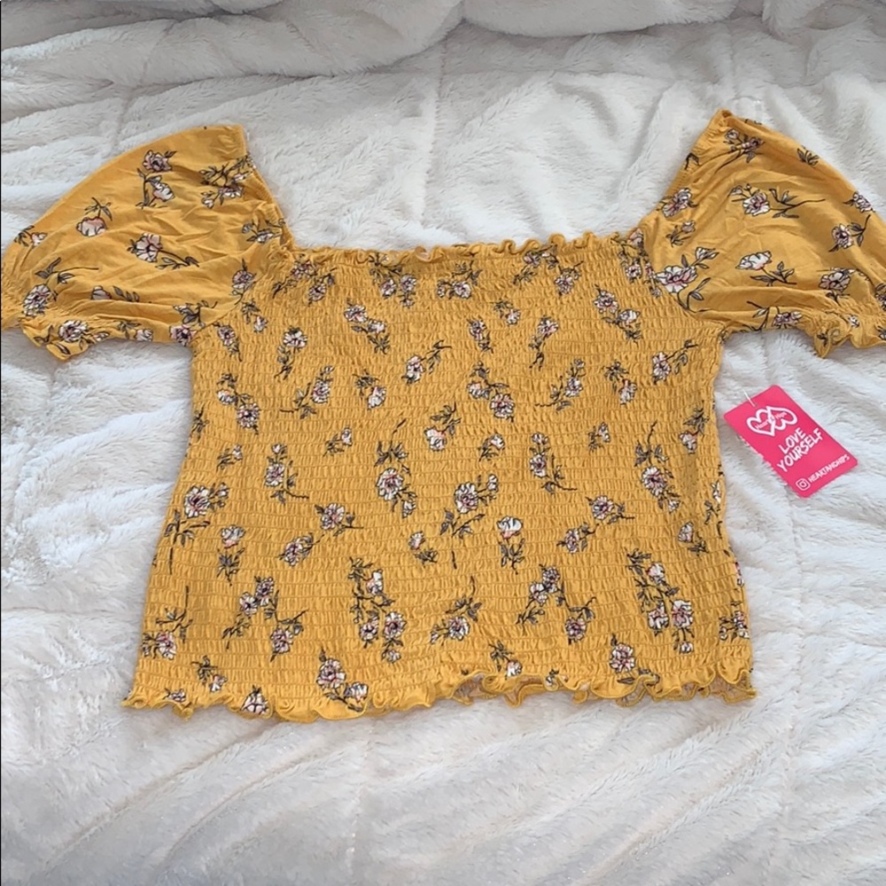 🌼Hearts & Hips Floral Top💛
